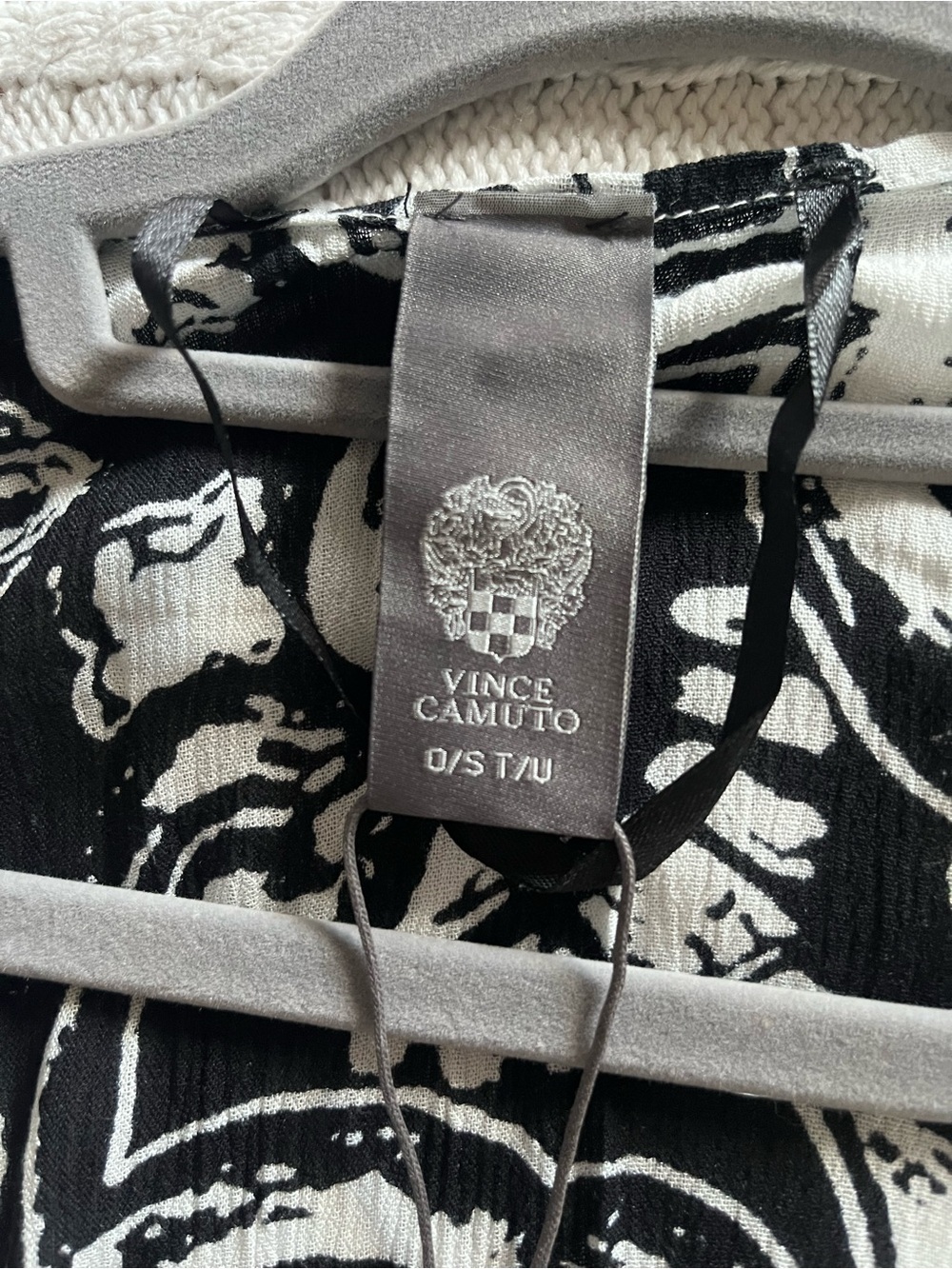 Vince Camuto Lace-Trim Black and White Kimono Wrap OSFM - Picture 6 of 15